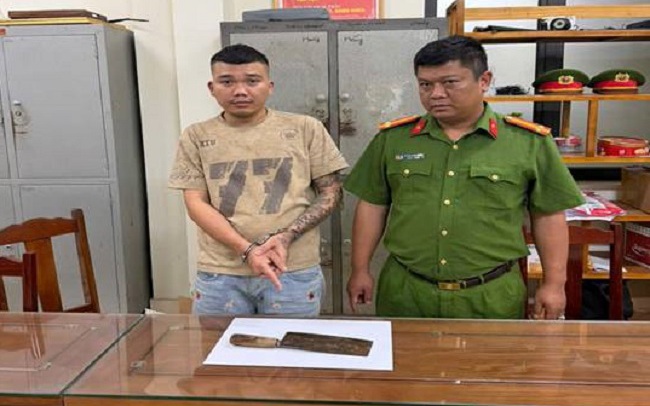 Bắt tạm giam đối tượng dùng dao quắm chém người- Ảnh 2. Bắt tạm giam đối tượng dùng dao quắm chém người- Ảnh 2.
