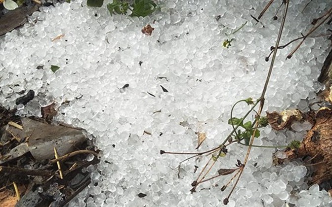 Mưa đá, dông lốc gây thiệt hại hàng trăm nhà ở tại miền núi phía Bắc