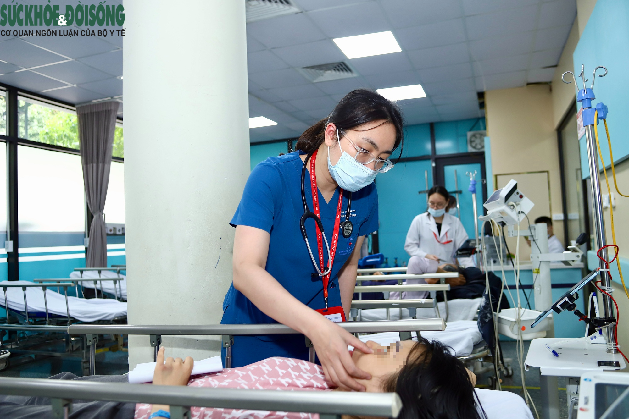 Sau cánh cửa cấp cứu (3): Những người chọn ở lại nơi áp lực nhất- Ảnh 2. Sau cánh cửa cấp cứu (3): Những người chọn ở lại nơi áp lực nhất- Ảnh 2.