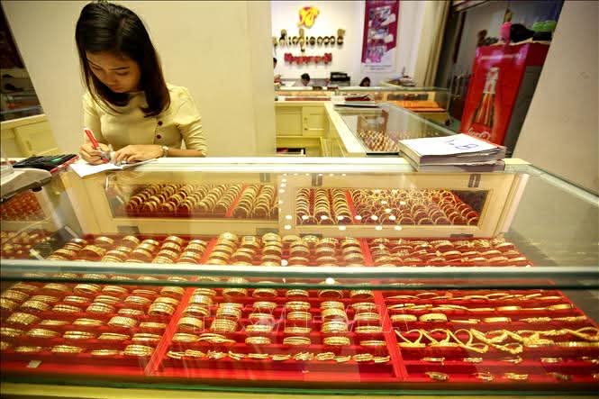 Vàng đảo chiều tăng gần 2 triệu đồng/lượng sau 2 giờ mở cửa- Ảnh 5.