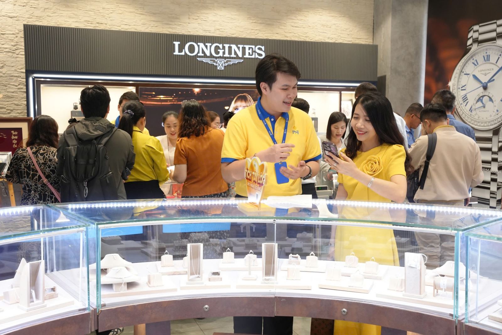 Vàng đảo chiều tăng gần 2 triệu đồng/lượng sau 2 giờ mở cửa- Ảnh 3.