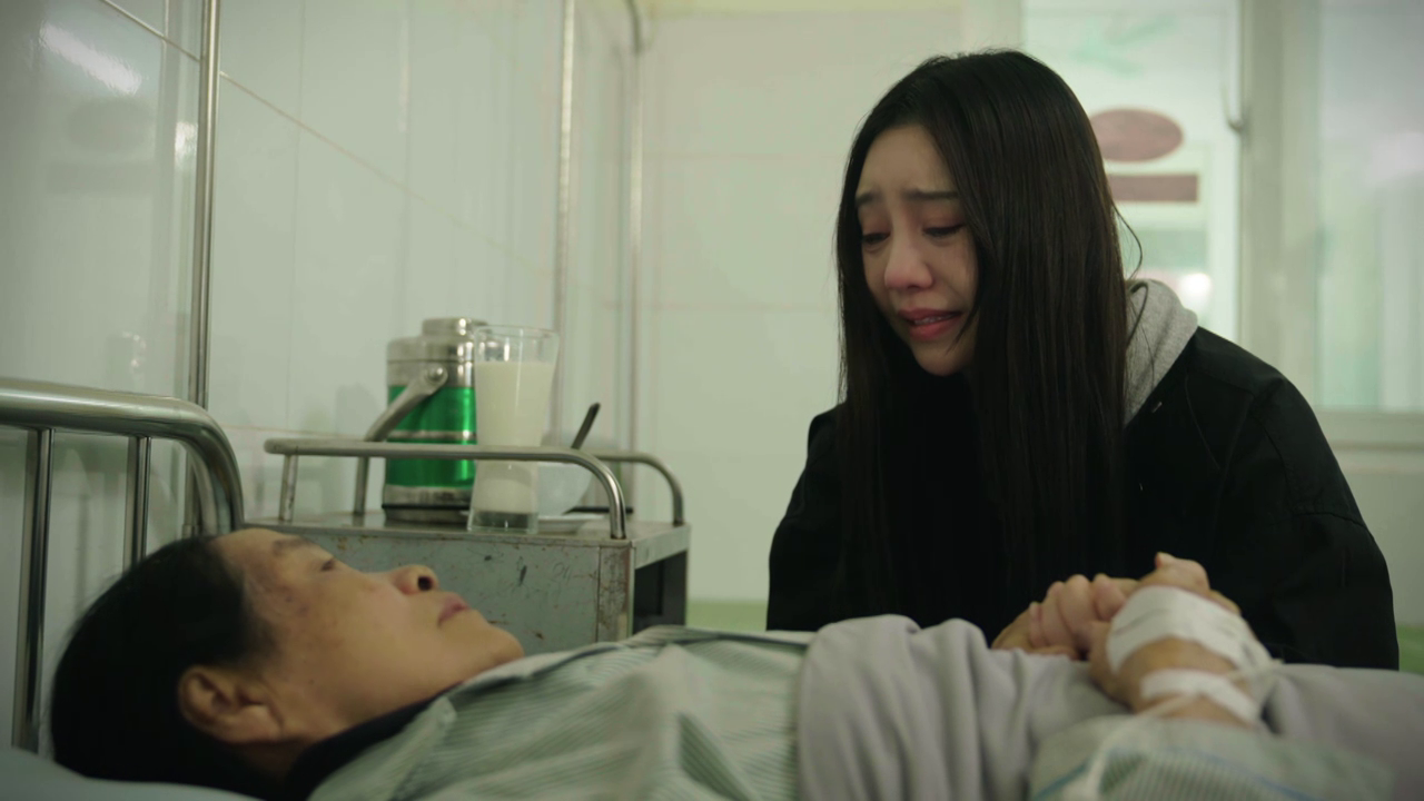 Phim Bước chân vào đời: Bà ngoại sốc nặng sau cuộc gặp mẹ của bạn trai- Ảnh 4. Phim Bước chân vào đời: Bà ngoại sốc nặng sau cuộc gặp mẹ của bạn trai- Ảnh 4.