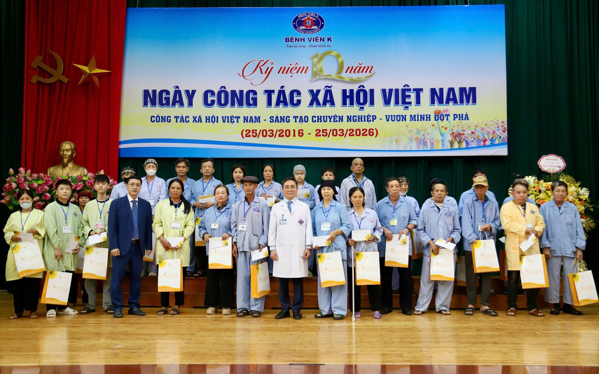 Nghề công tác xã hội - nhịp cầu kết nối tấm lòng sẻ chia dành cho người bệnh ung thư