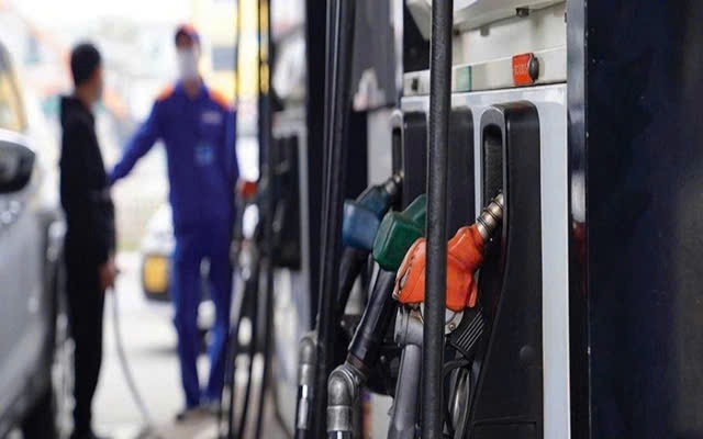 Đề xuất giảm 50% thuế môi trường với xăng, dầu