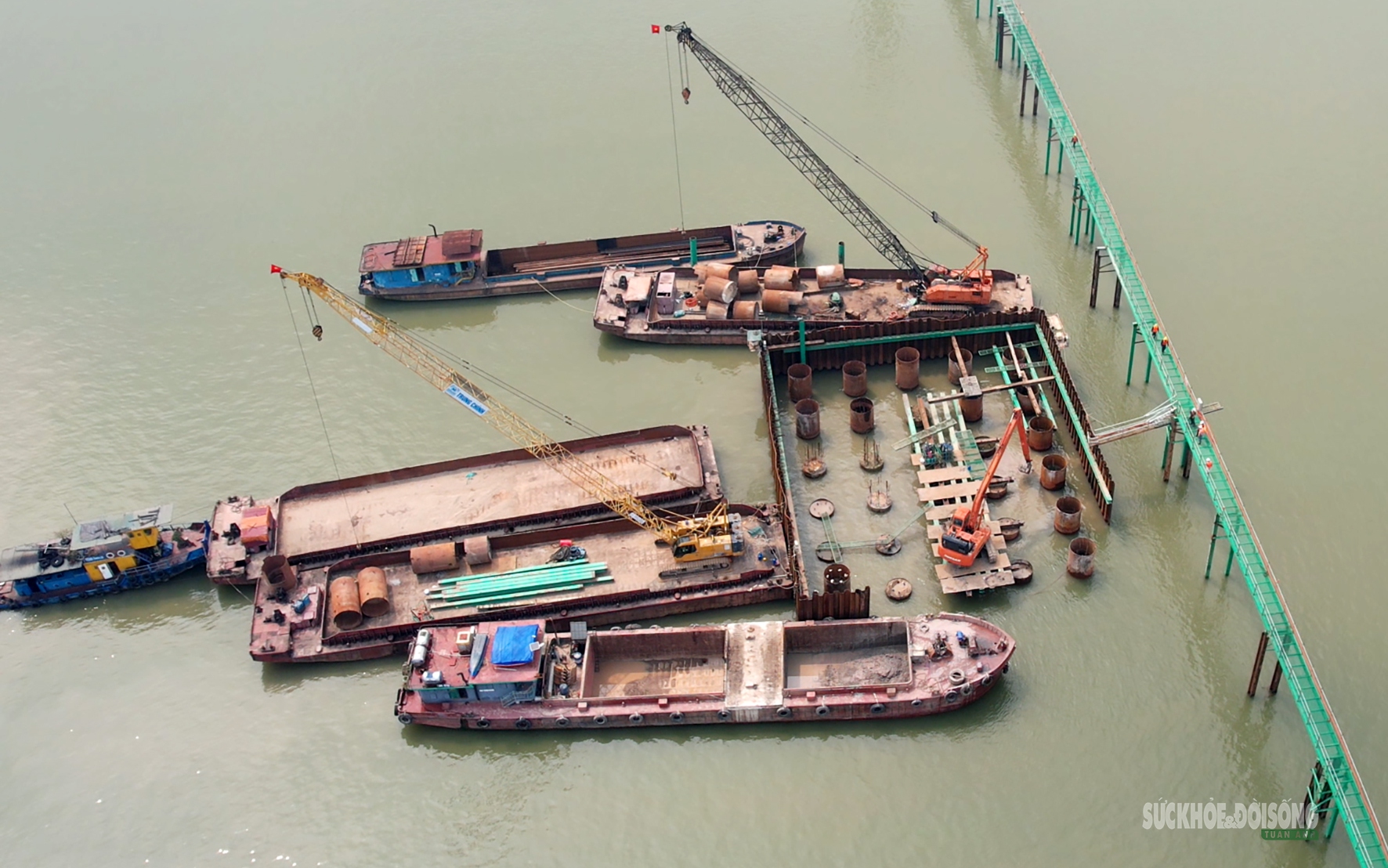 Vì sao mực nước sông Đà, sông Hồng thấp kỷ lục?- Ảnh 2. Vì sao mực nước sông Đà, sông Hồng thấp kỷ lục?- Ảnh 2.