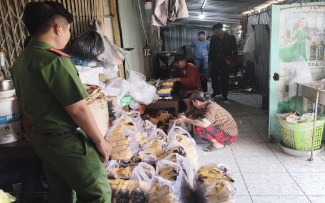 Công an Hà Nội khởi tố chủ viện thẩm mỹ Quốc tế Vera và 6 bị can về tội lừa dối khách hàng- Ảnh 2. Khởi tố Lê Văn Chuồng, chủ hộ kinh doanh cà phê Thiện Tiến