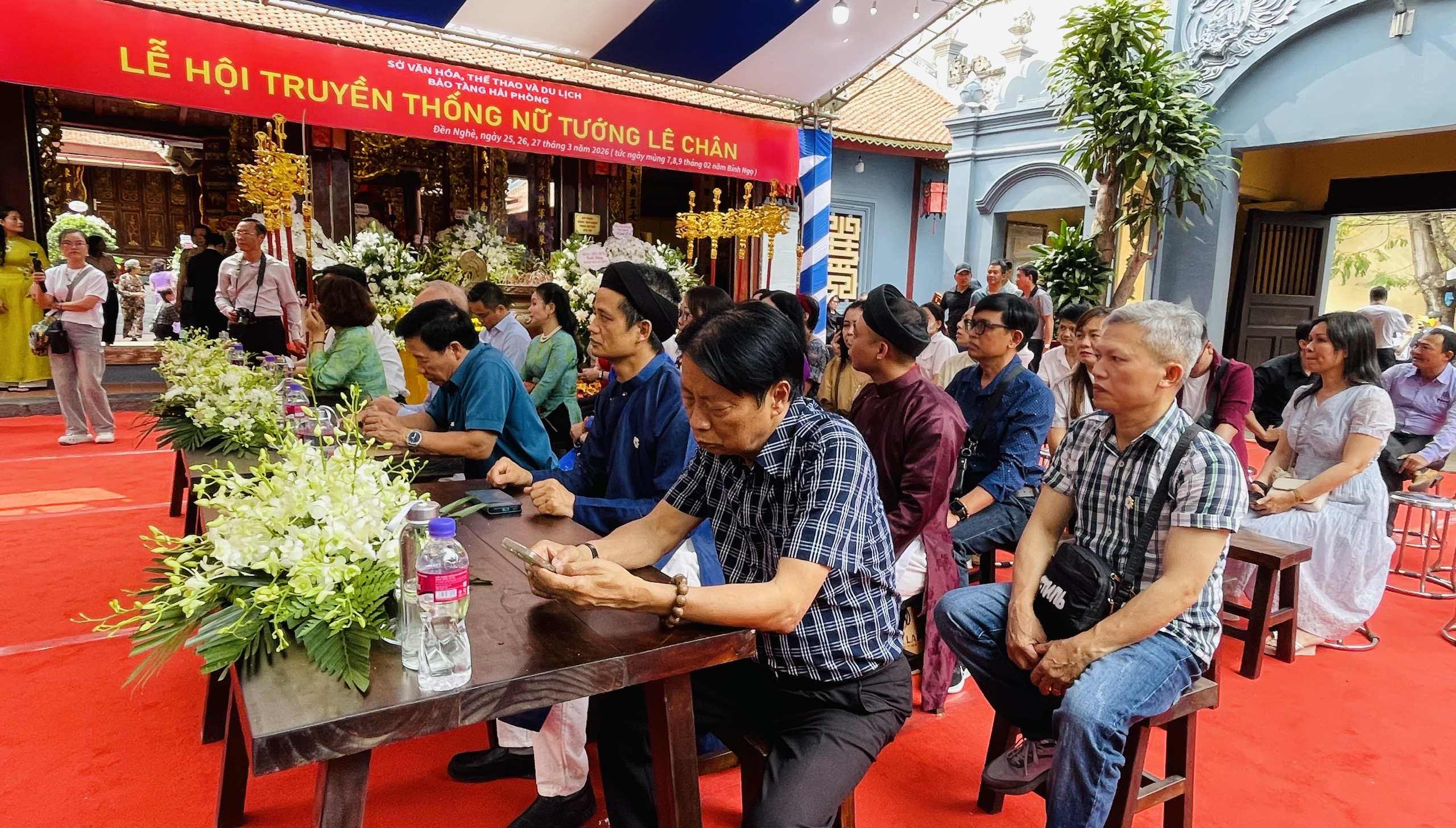 Độc đáo hội thi hoa Thủy tiên trong lễ hội Thánh Mẫu Lê Chân- Ảnh 2. Độc đáo hội thi hoa Thủy tiên trong lễ hội Thánh Mẫu Lê Chân- Ảnh 2.