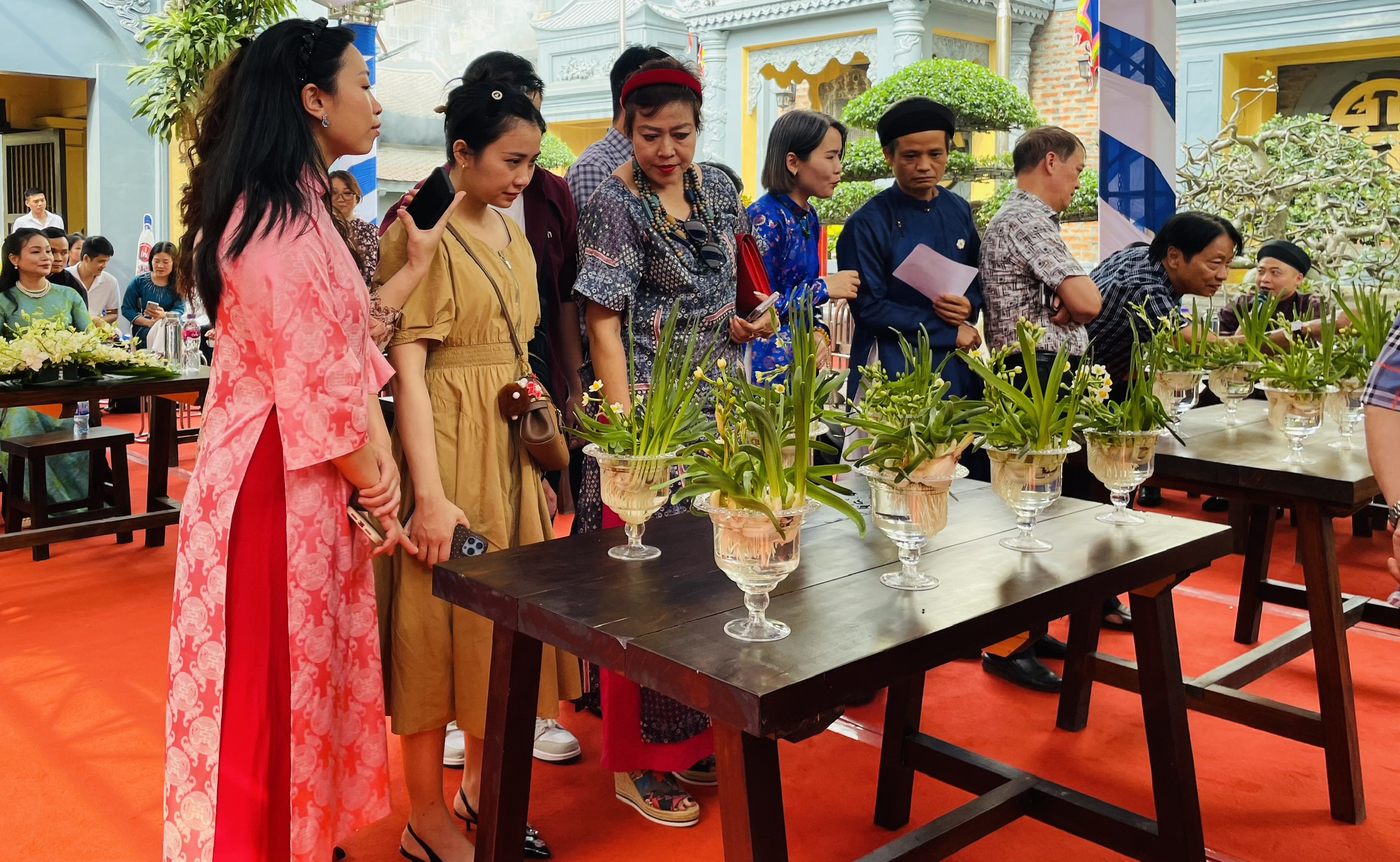 Độc đáo hội thi hoa Thủy tiên trong lễ hội Thánh Mẫu Lê Chân- Ảnh 5. Độc đáo hội thi hoa Thủy tiên trong lễ hội Thánh Mẫu Lê Chân- Ảnh 5.