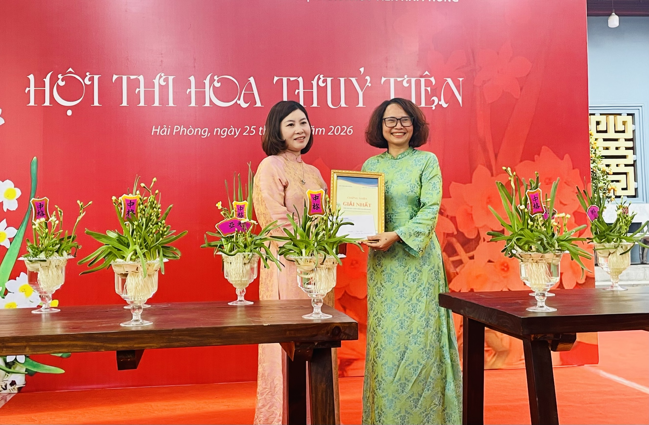 Độc đáo hội thi hoa Thủy tiên trong lễ hội Thánh Mẫu Lê Chân- Ảnh 7. Độc đáo hội thi hoa Thủy tiên trong lễ hội Thánh Mẫu Lê Chân- Ảnh 7.