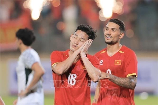 Giao hữu bóng đá quốc tế: Đội tuyển Việt Nam giành chiến thắng 3-0 trước Bangladesh- Ảnh 4.