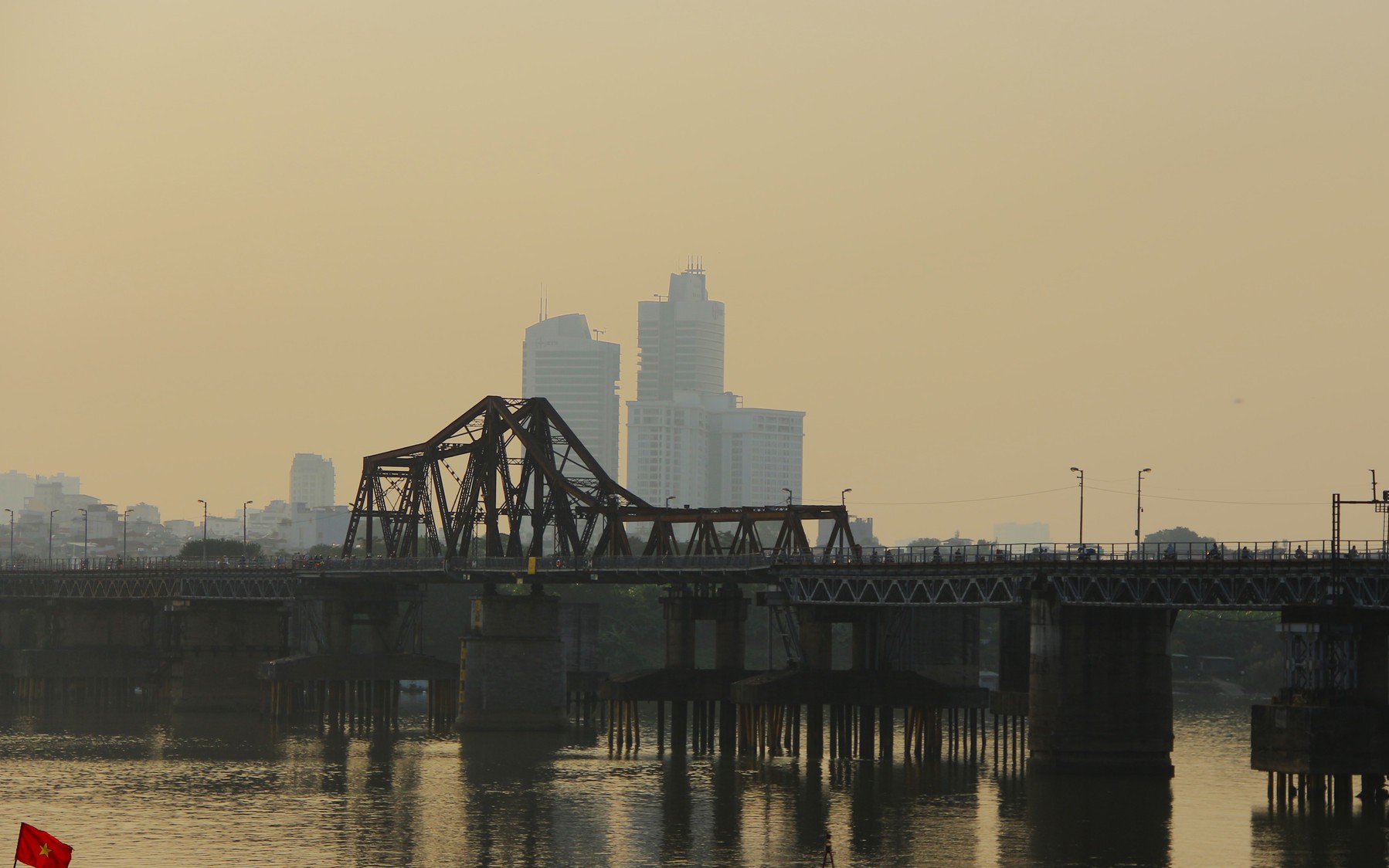 Cấm phương tiện qua cầu Long Biên 60 ngày, người dân di chuyển thế nào?