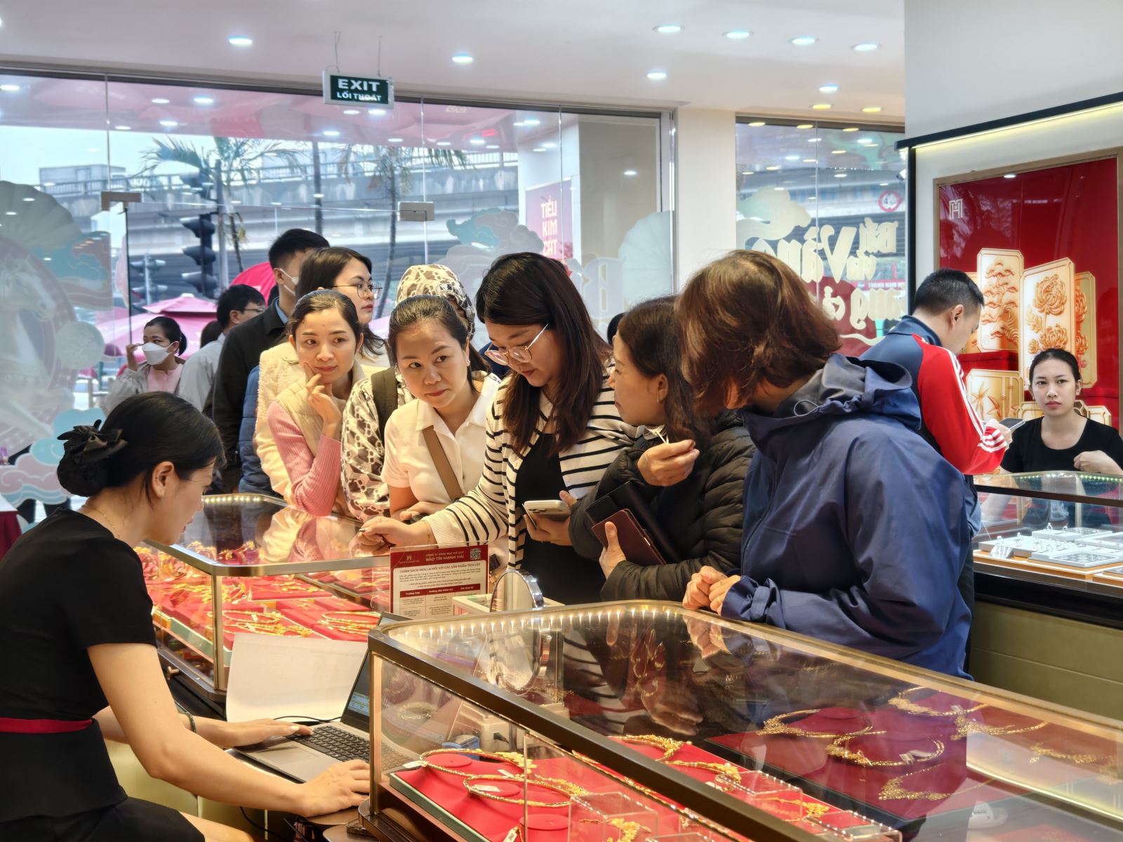 Giá vàng trong nước và thế giới đồng loạt quay đầu giảm trong chiều 26/3- Ảnh 4. Giá vàng trong nước và thế giới đồng loạt quay đầu giảm trong chiều 26/3- Ảnh 4.