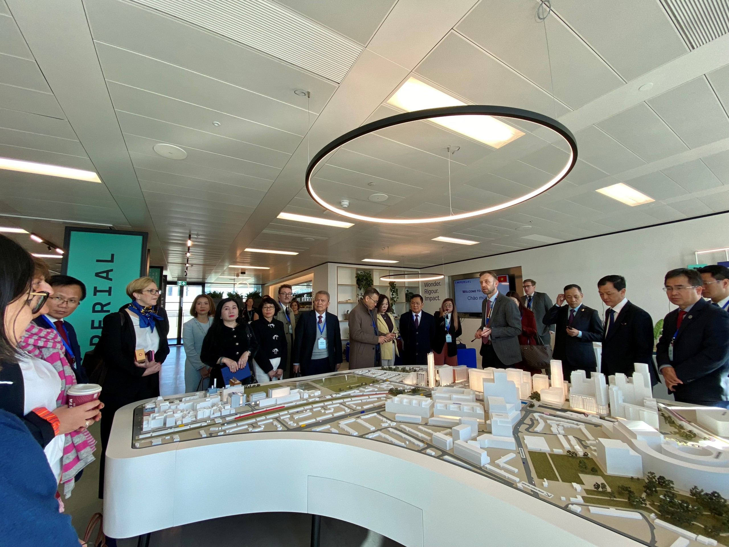 Việt Nam - Vương quốc Anh tăng cường trao đổi kinh nghiệm trong chăm sóc y tế dự phòng- Ảnh 4.