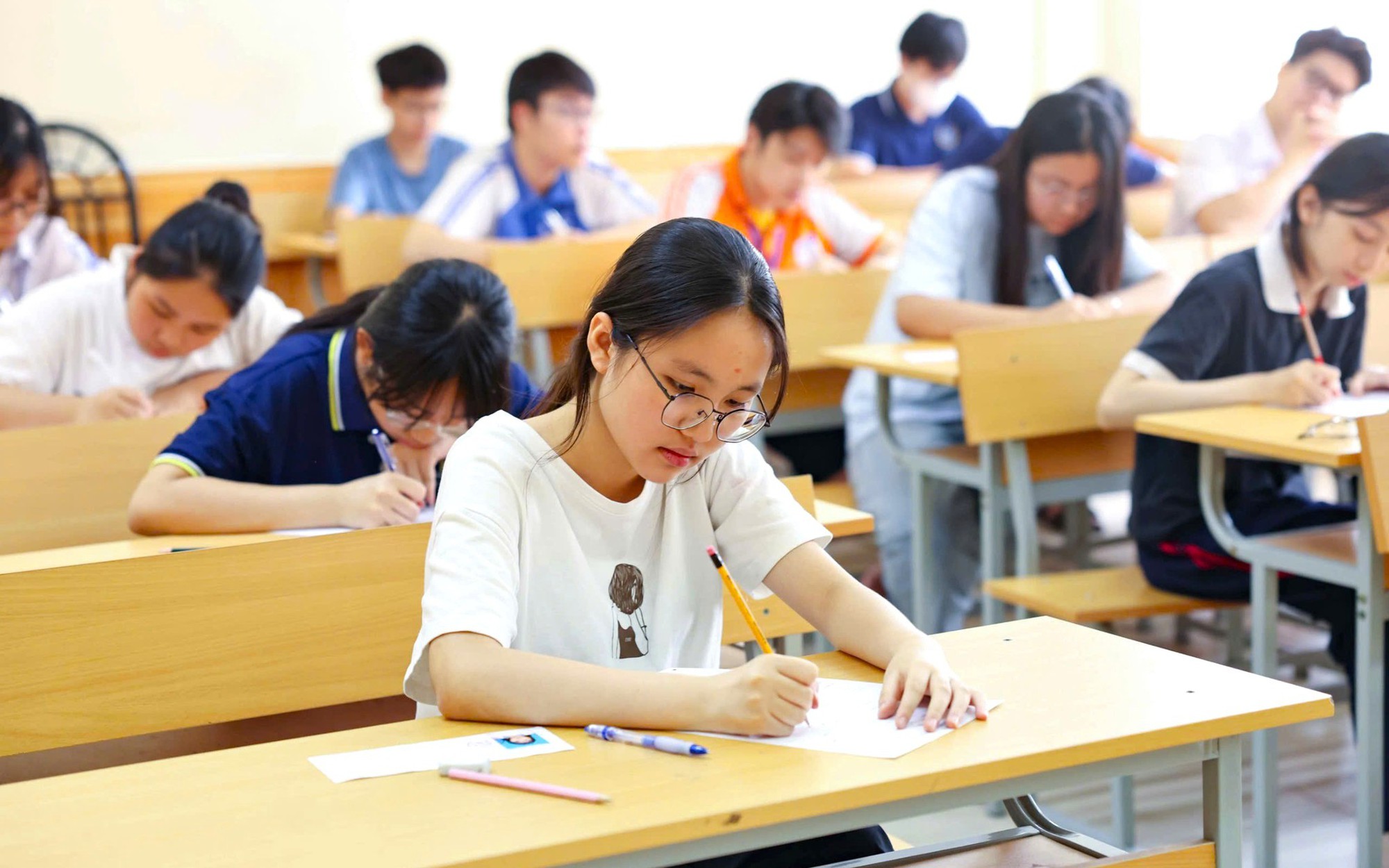 Học sinh Hà Nội sẽ biết điểm thi lớp 10 năm 2026 vào thời điểm nào?- Ảnh 2. 8 trường THPT chuyên tại Hà Nội tuyển sinh vào lớp 10 thế nào?