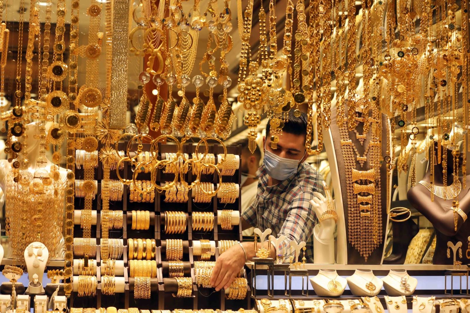 Vàng miếng SJC tiếp tục giảm 1,6 triệu đồng/lượng theo đà thế giới- Ảnh 4. Vàng miếng SJC tiếp tục giảm 1,6 triệu đồng/lượng theo đà thế giới- Ảnh 4.