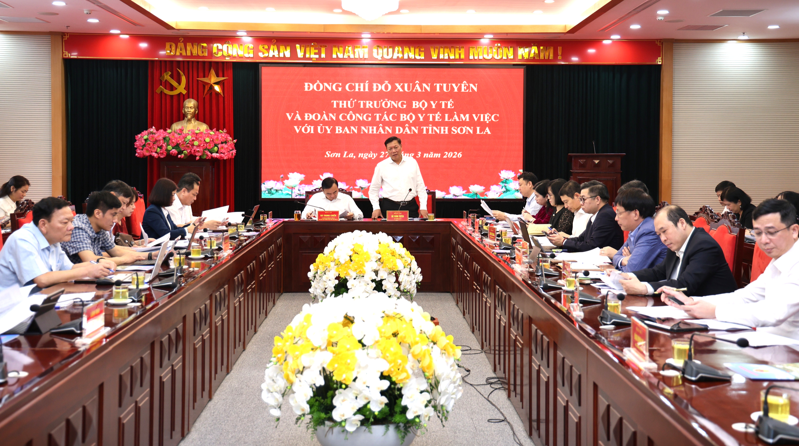 Thứ trưởng Đỗ Xuân Tuyên: Sơn La tiếp tục đẩy mạnh đưa dịch vụ y tế đến gần dân nhất- Ảnh 1.