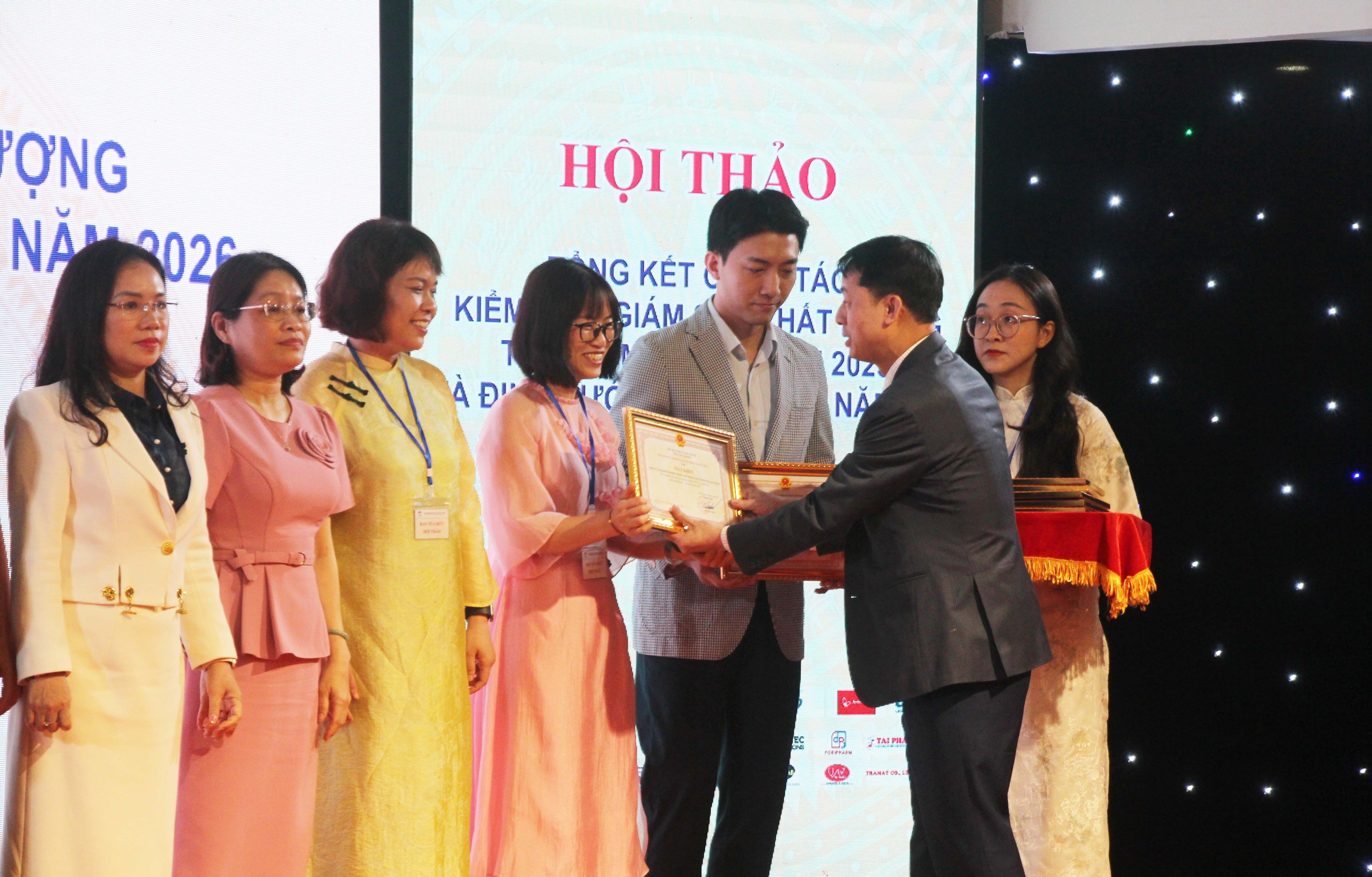 Kiểm nghiệm thuốc, mỹ phẩm vượt kế hoạch với hơn 41.000 mẫu- Ảnh 3.