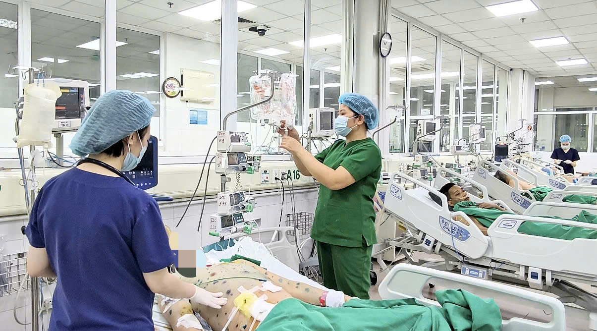 Nhiều người lớn mắc thủy đậu biến chứng nguy kịch- Ảnh 2. Nhiều người lớn mắc thủy đậu biến chứng nguy kịch- Ảnh 2.