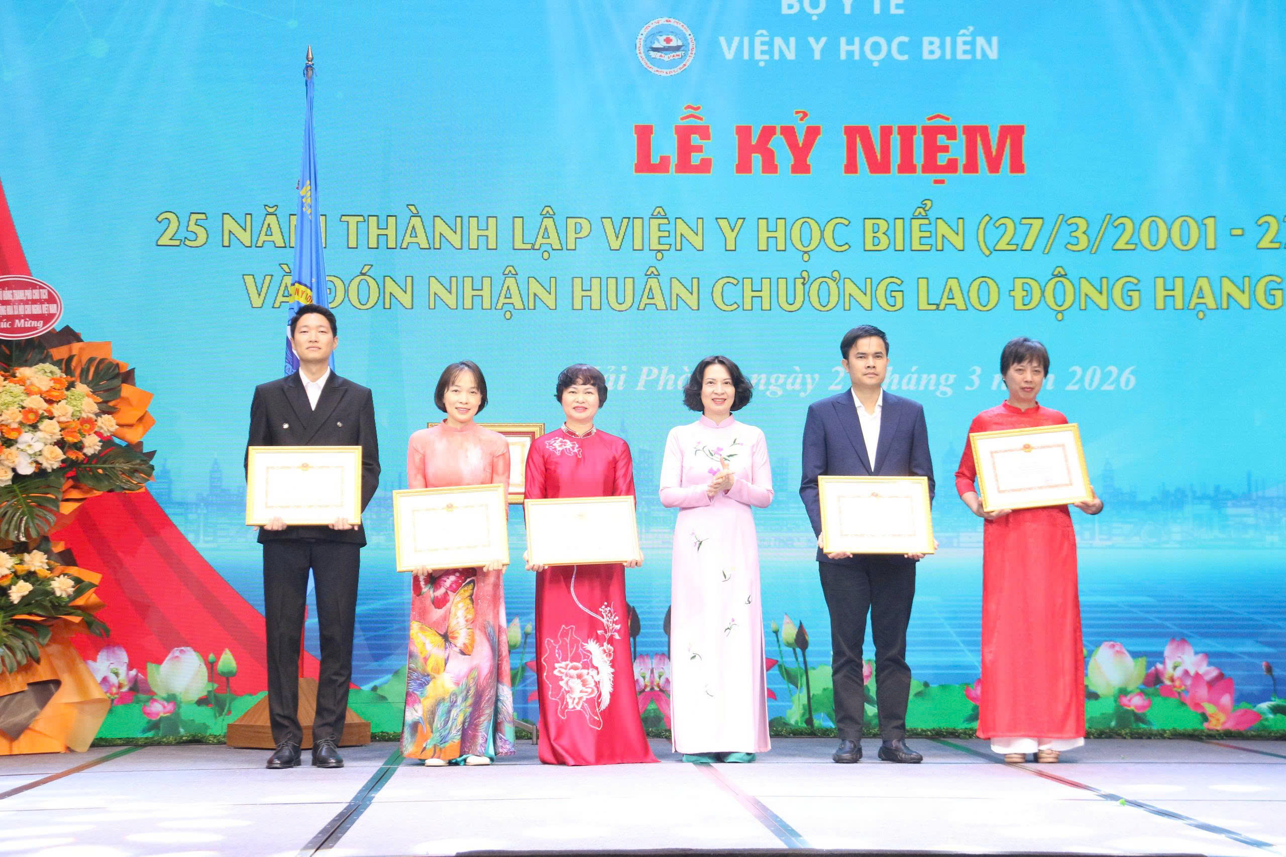 Viện Y học biển kỷ niệm 25 năm thành lập, đón nhận Huân chương Lao động hạng Nhất- Ảnh 6.