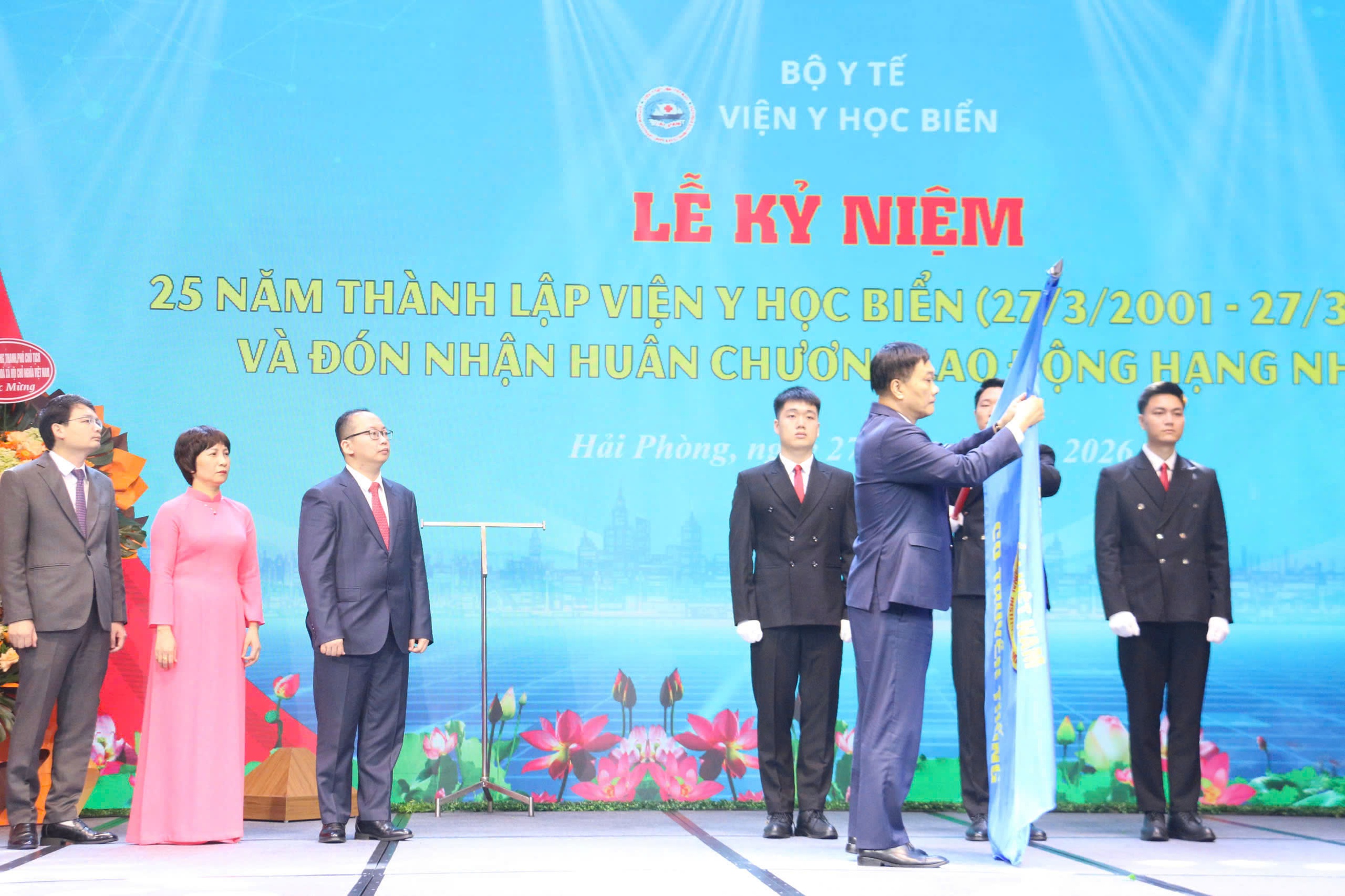 Viện Y học biển kỷ niệm 25 năm thành lập, đón nhận Huân chương Lao động hạng Nhất- Ảnh 5.