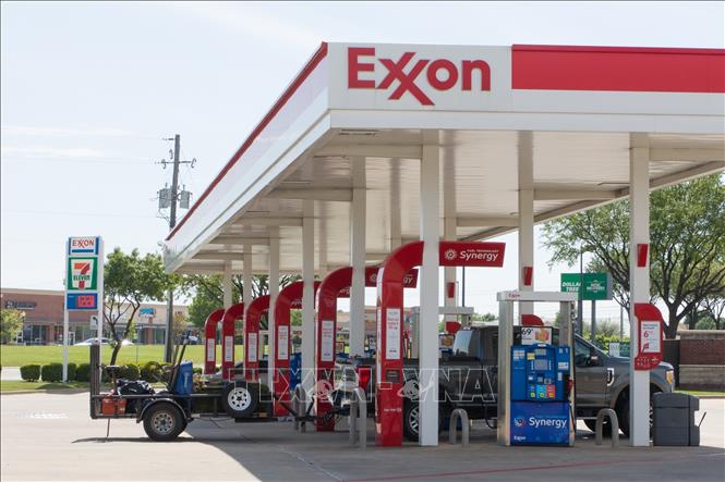 Giá dầu Brent tăng vượt ngưỡng 112 USD/thùng- Ảnh 1. Giá dầu Brent tăng vượt ngưỡng 112 USD/thùng- Ảnh 1.