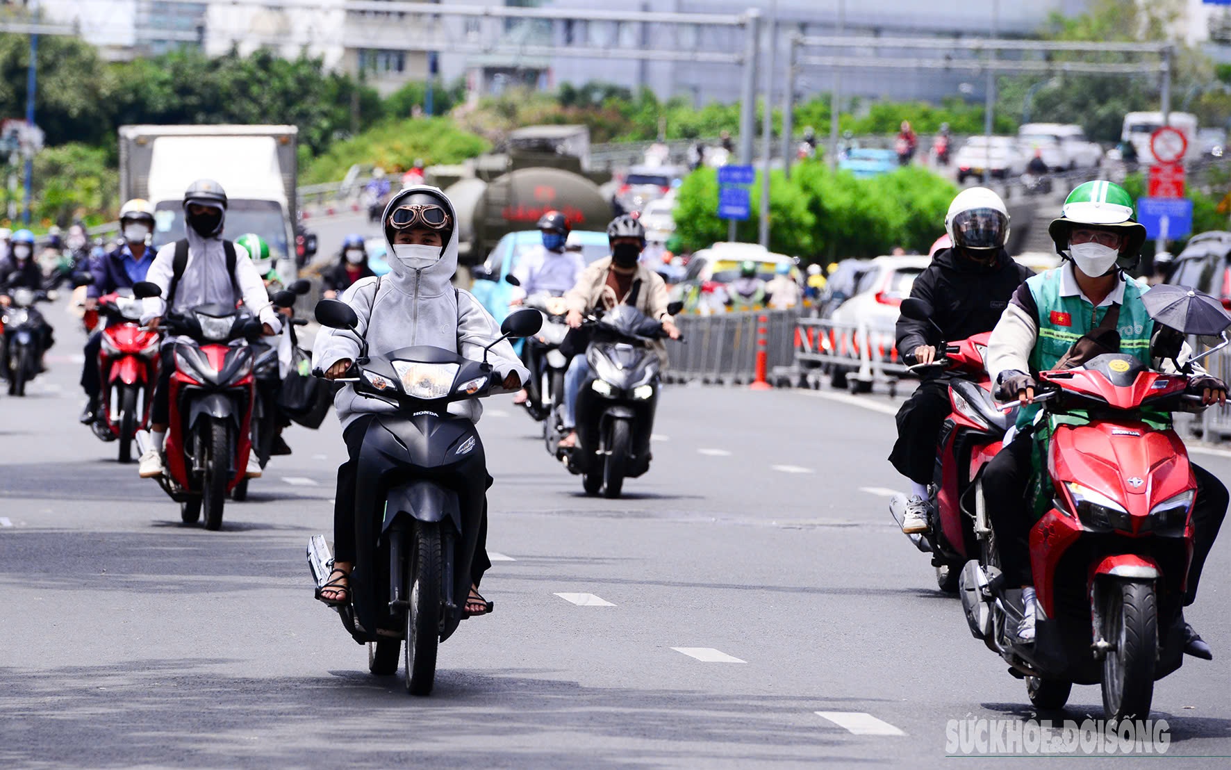Vì sao hàng loạt tỉnh thành mưa dông kèm sấm sét sáng nay?- Ảnh 2. Vì sao hàng loạt tỉnh thành mưa dông kèm sấm sét sáng nay?- Ảnh 2.