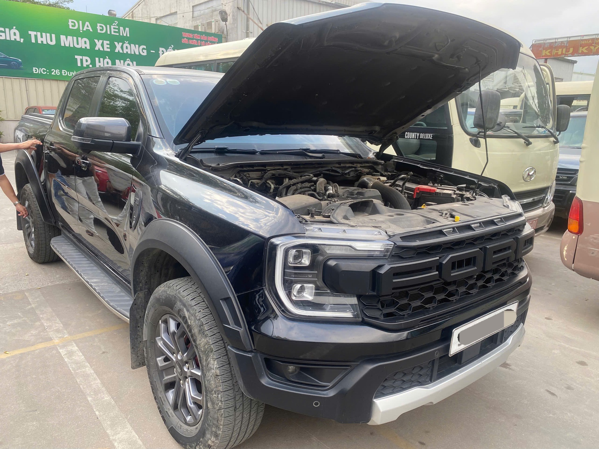 Ô tô cũ giá siêu rẻ: Món hời hay “bẫy chi phí” cho người mua?