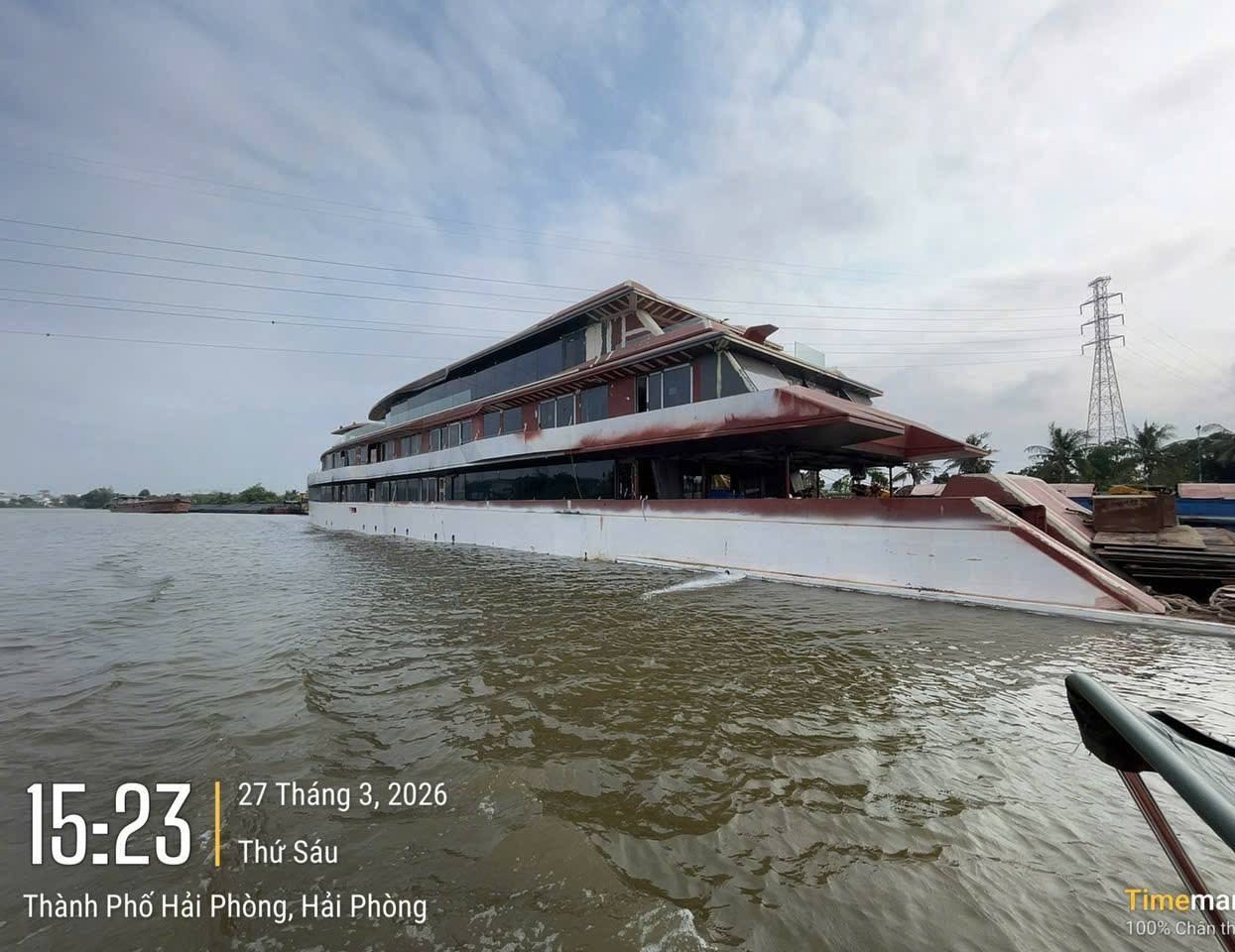 Bác tin đồn tàu du lịch mắc kẹt dưới gầm cầu Lãm Khê (Hải Phòng)- Ảnh 1.