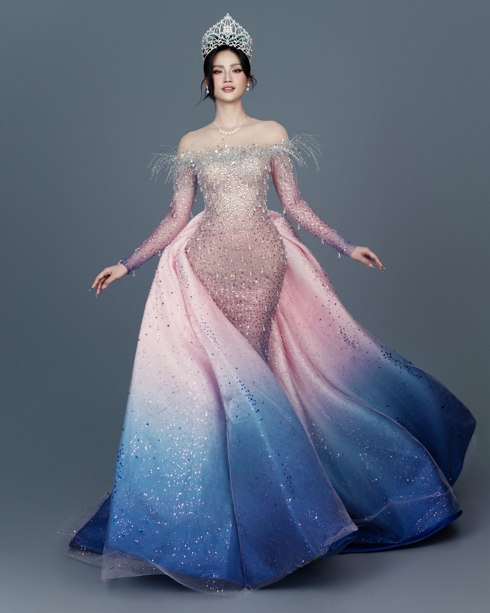 Đương kim Miss World Vietnam gây chú ý trước thềm kết thúc nhiệm kỳ- Ảnh 2.