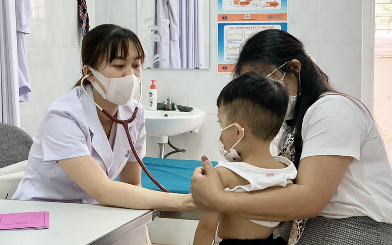 Bệnh nhân tay chân miệng tăng mạnh, 4 ca tử vong: Bộ Y tế yêu cầu tăng cường thu dung, điều trị