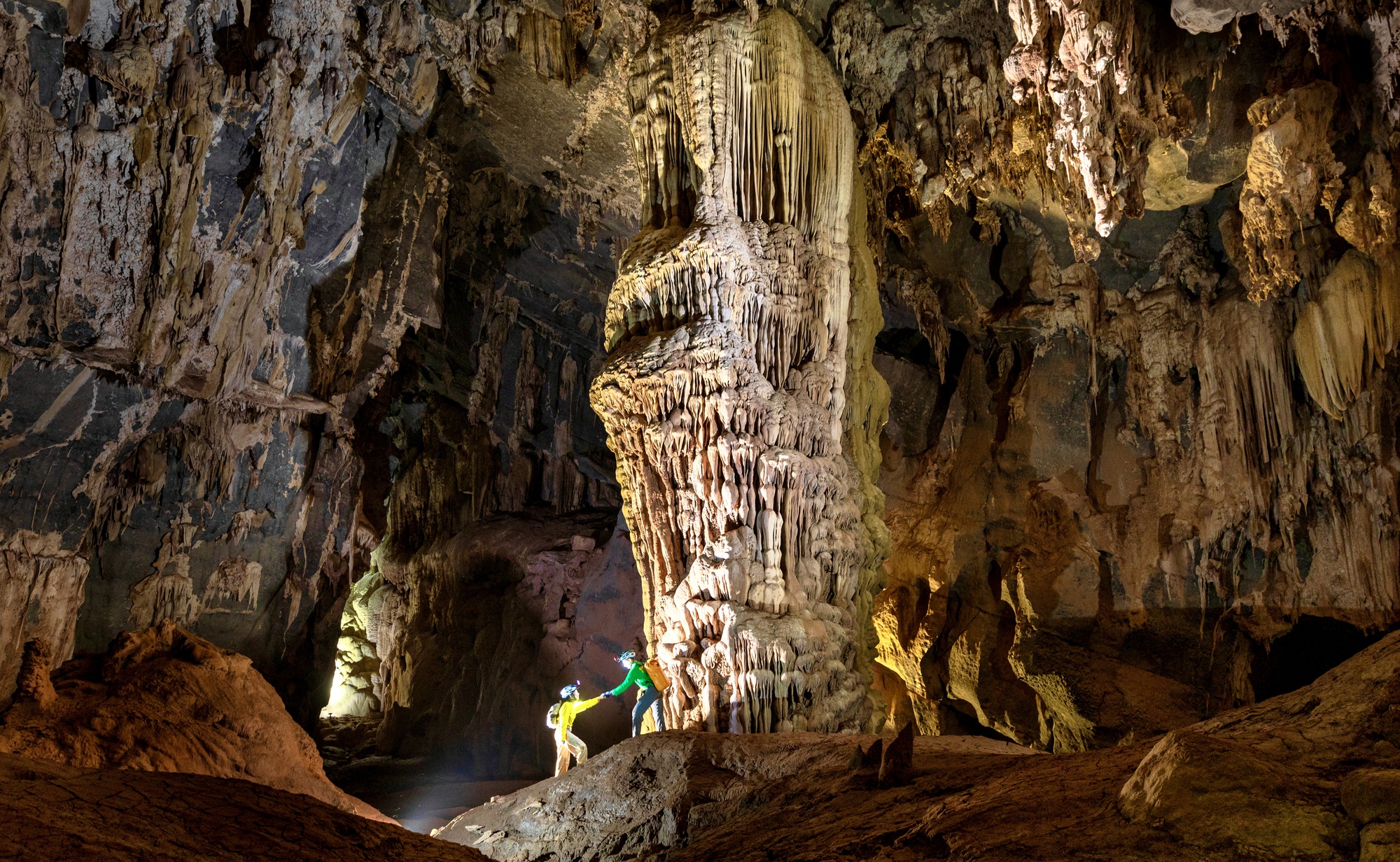 Bí ẩn hang động lưu dấu tích tộc người Arem và rừng cổ quý hiếm- Ảnh 12.