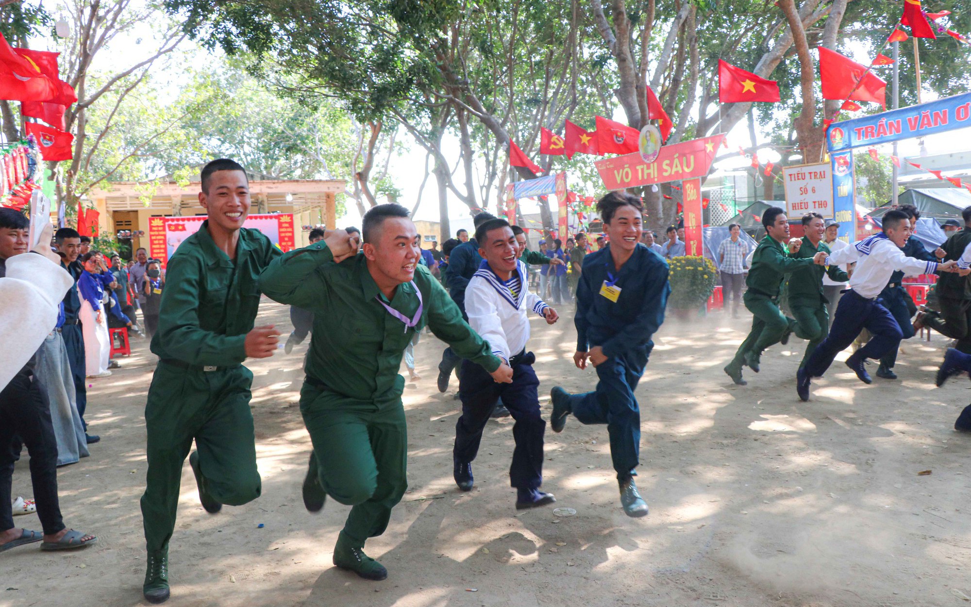 Sôi động Hội trại tòng quân năm 2026 ở Khánh Hòa