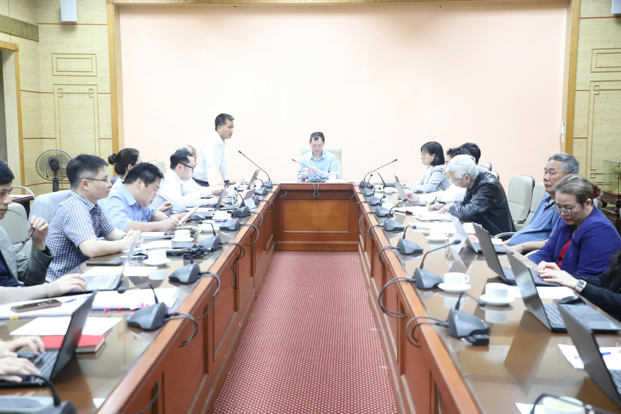 Cẩn trọng trong đăng ký lưu hành để đảm bảo chất lượng thuốc phục vụ chữa bệnh, cứu người- Ảnh 2.