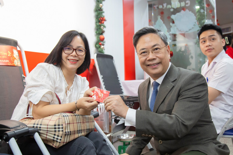 Lễ hội Xuân hồng, nơi lòng nhân ái hiến máu cứu người lan toả, nhân lên- Ảnh 3. Lễ hội Xuân hồng, nơi lòng nhân ái hiến máu cứu người lan toả, nhân lên- Ảnh 3.