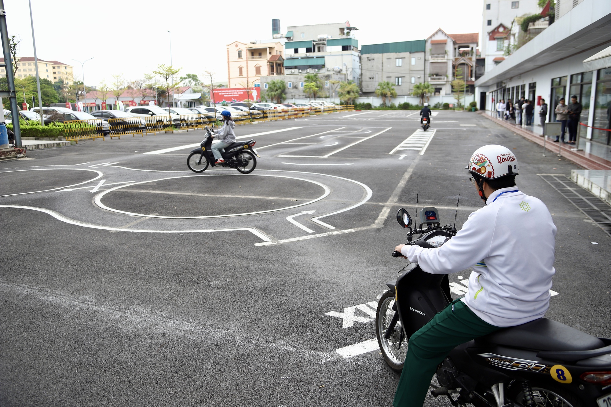Sau Tết, các trung tâm sát hạch lái xe tăng ca phục vụ hàng nghìn thí sinh- Ảnh 2. Sau Tết, các trung tâm sát hạch lái xe tăng ca phục vụ hàng nghìn thí sinh- Ảnh 2.