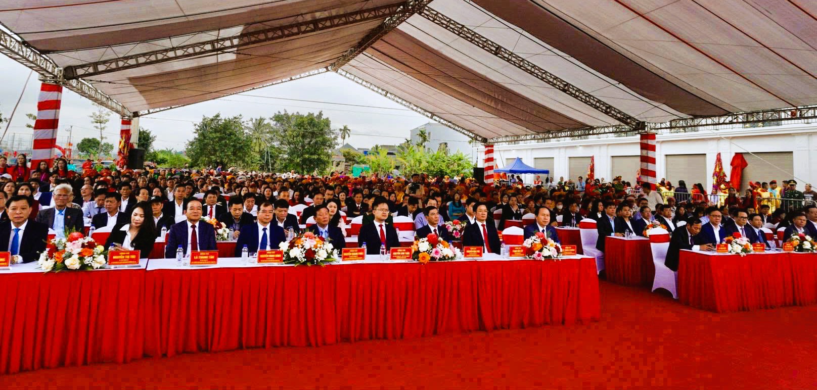 Mãn nhãn màn 'kiệu bay' tại lễ hội truyền thống Từ Lương Xâm 2026- Ảnh 1. Mãn nhãn màn 'kiệu bay' tại lễ hội truyền thống Từ Lương Xâm 2026- Ảnh 1.