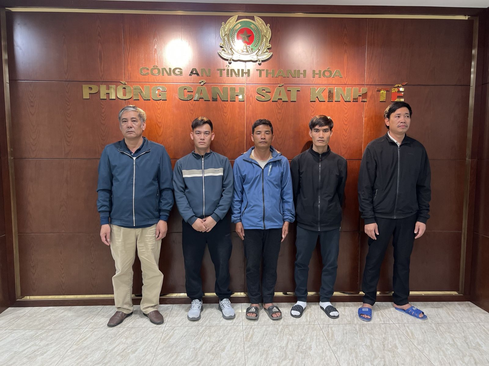 Kinh hoàng loạt thực phẩm bẩn bị thu giữ: Cá khoai nhiễm độc, lợn mắc dịch, nội tạng hôi thối- Ảnh 3. Kinh hoàng loạt thực phẩm bẩn bị thu giữ: Cá khoai nhiễm độc, lợn mắc dịch, nội tạng hôi thối- Ảnh 3.