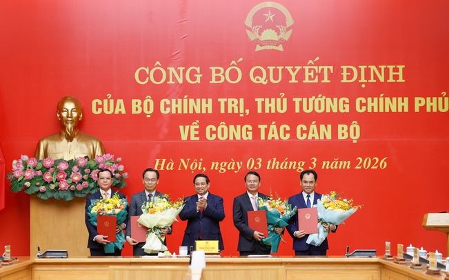 Thủ tướng: Tập trung nhiệm vụ trọng tâm tháng 3, quyết hoàn thành mục tiêu tăng trưởng 10%- Ảnh 3. Thủ tướng chủ trì công bố quyết định lãnh đạo 4 bộ, cơ quan và Đảng ủy Chính phủ