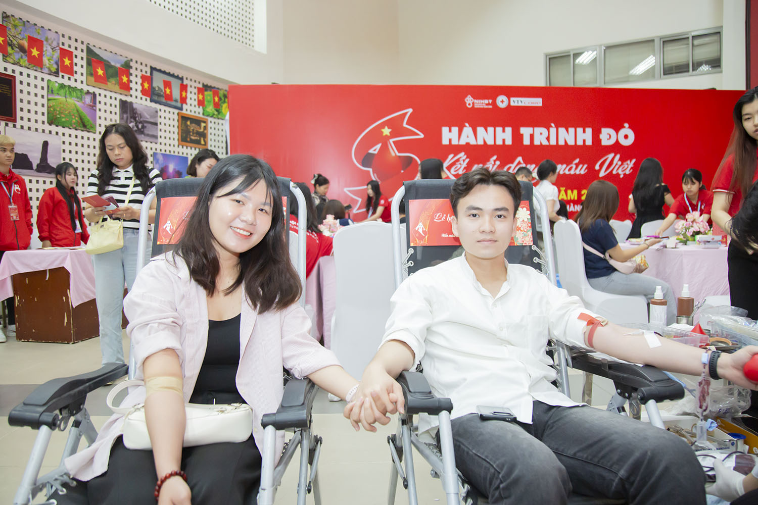 Lễ hội Xuân hồng, nơi lòng nhân ái hiến máu cứu người lan toả, nhân lên- Ảnh 2. Lễ hội Xuân hồng, nơi lòng nhân ái hiến máu cứu người lan toả, nhân lên- Ảnh 2.