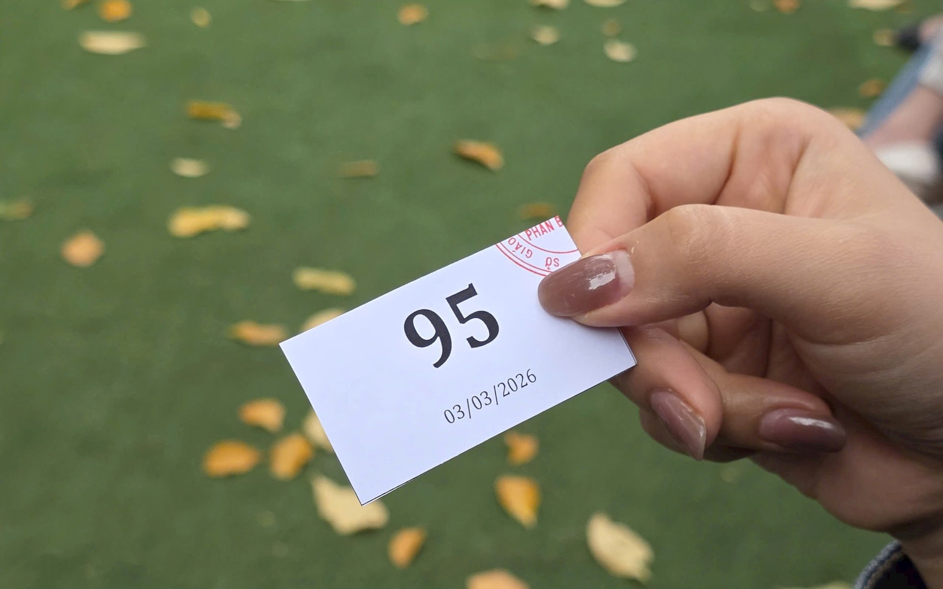 Sở GD&ĐT Hà Nội yêu cầu rà soát việc xếp hàng nộp hồ sơ vào lớp 10