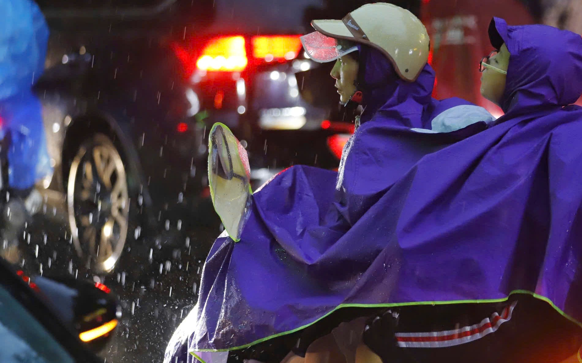 Vì sao xuất hiện dông lốc bất thường ở Quảng Ngãi?- Ảnh 2. Vì sao xuất hiện dông lốc bất thường ở Quảng Ngãi?- Ảnh 2.