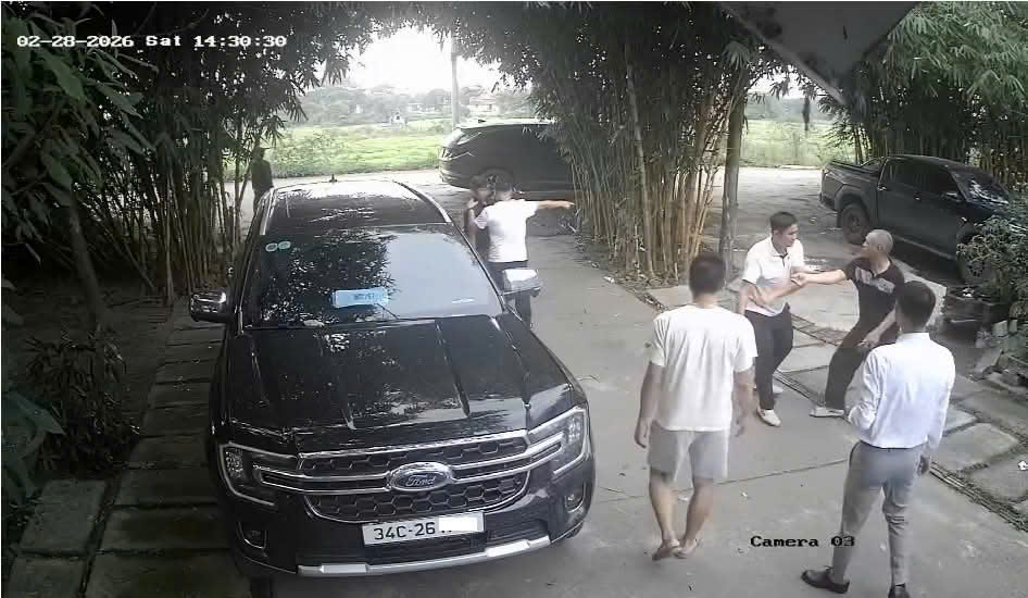 Mâu thuẫn trong lúc mời rượu, vợ chồng chủ quán bị khách đánh- Ảnh 1.