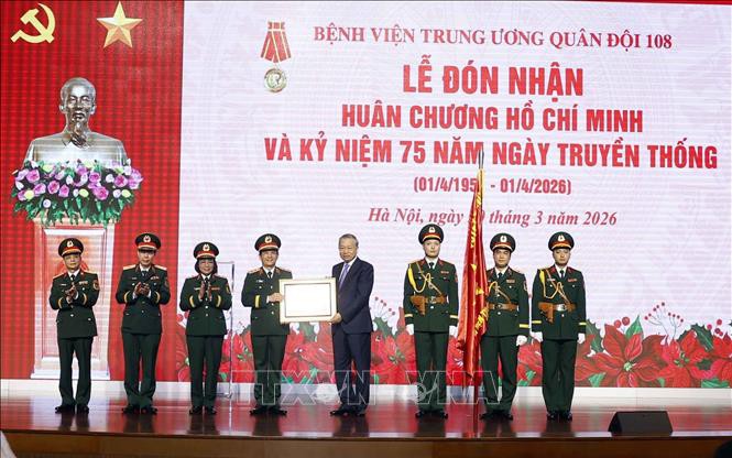 Tổng Bí thư Tô Lâm trao Huân chương Quân công hạng Nhất, Huy hiệu Đảng cho các lãnh đạo, nguyên lãnh đạo- Ảnh 7.