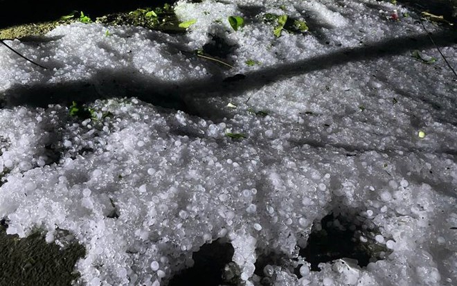 Các tỉnh thành nhanh chóng chủ động ứng phó giảm thiểu thiệt hại do dông lốc, mưa đá- Ảnh 2. Các tỉnh thành nhanh chóng chủ động ứng phó giảm thiểu thiệt hại do dông lốc, mưa đá- Ảnh 2.