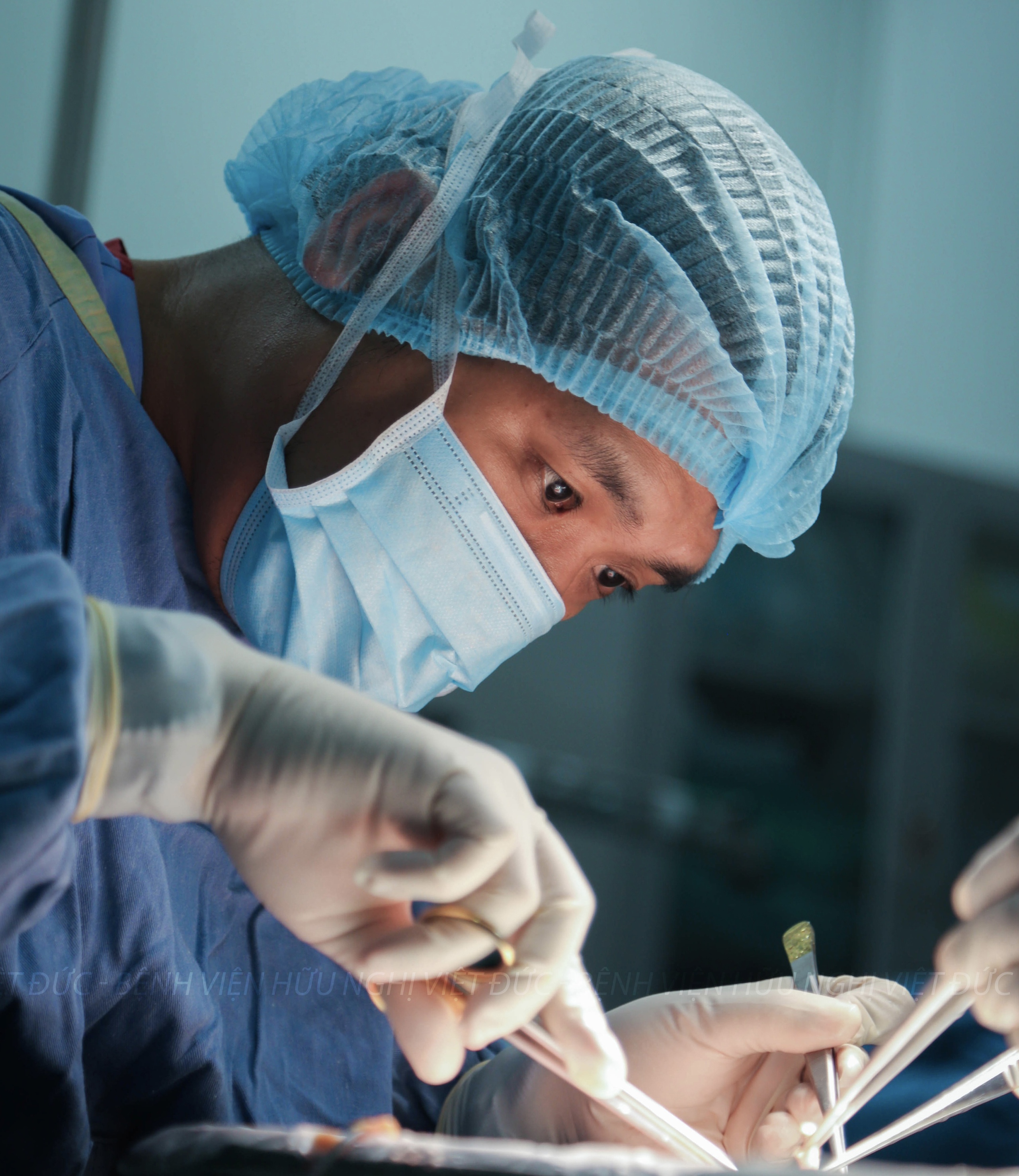 Chạy đua 'thời gian vàng' 6–8 giờ: Ghép thận tự thân cứu bệnh nhân đa chấn thương nguy kịch- Ảnh 1. Chạy đua 'thời gian vàng' 6–8 giờ: Ghép thận tự thân cứu bệnh nhân đa chấn thương nguy kịch- Ảnh 1.