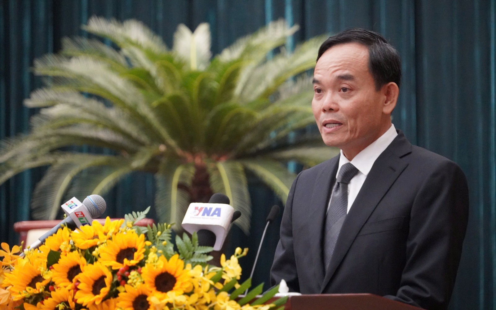 100% đại biểu tín nhiệm bầu ông Võ Văn Minh tiếp tục làm Chủ tịch HĐND TPHCM- Ảnh 3. Bí thư Thành ủy TPHCM: Đại biểu HĐND phải gần dân, nói đúng tiếng nói của dân