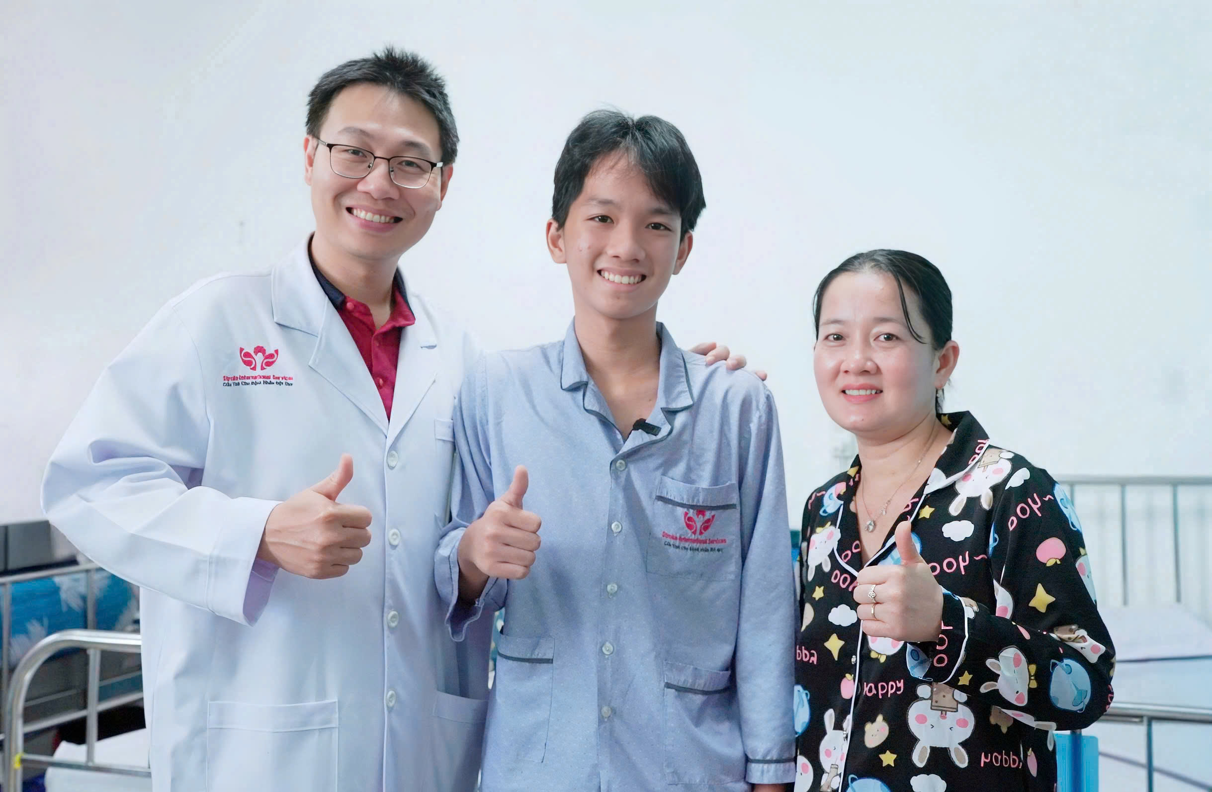 Niềm vui trong ngày xuất viện