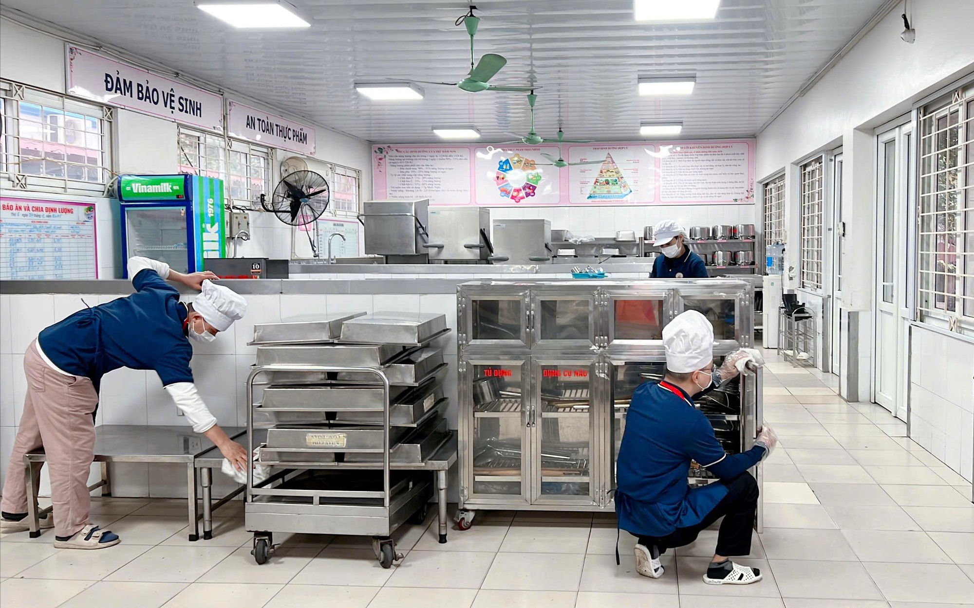 Vụ 300 tấn thịt lợn bệnh: ‘Con tôi đã ăn gì ở trường suốt thời gian qua?- Ảnh 2.