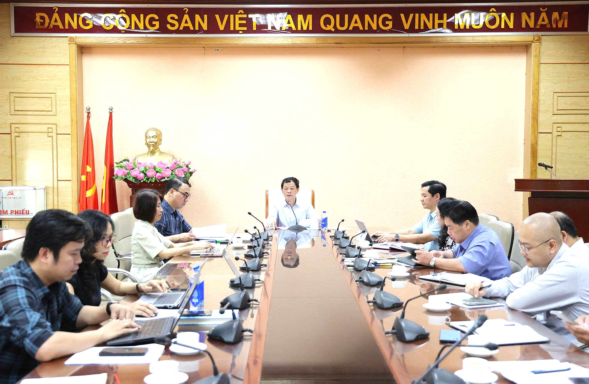 Μην αφήνετε την τεχνολογία να επιβραδύνει τον ψηφιακό μετασχηματισμό της υγειονομικής περίθαλψης: Οι ηγέτες του Υπουργείου Υγείας επιταχύνουν τον ρυθμό εφαρμογής - Φωτογραφία 6. Không Ä'ể kỹ thuáºt là m cháºm chuyển Ä'ổi sá»' και tế: Lãnh Ä'ạo Bá»™ Y tế siến tri khai- Ảnh 6.