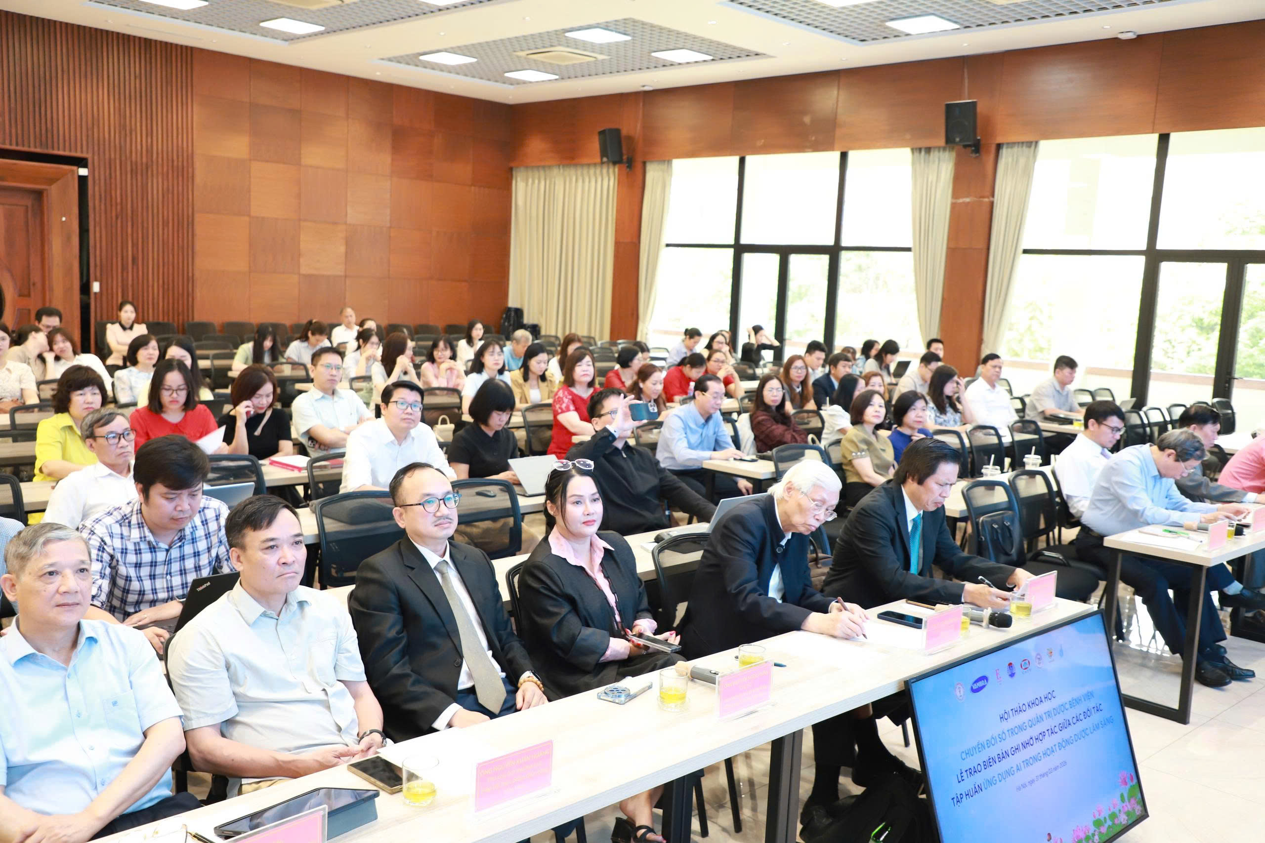 Chuyển đổi số trong dược bệnh viện: Nền tảng từ bệnh án điện tử, đơn thuốc điện tử đến ứng dụng AI- Ảnh 2.